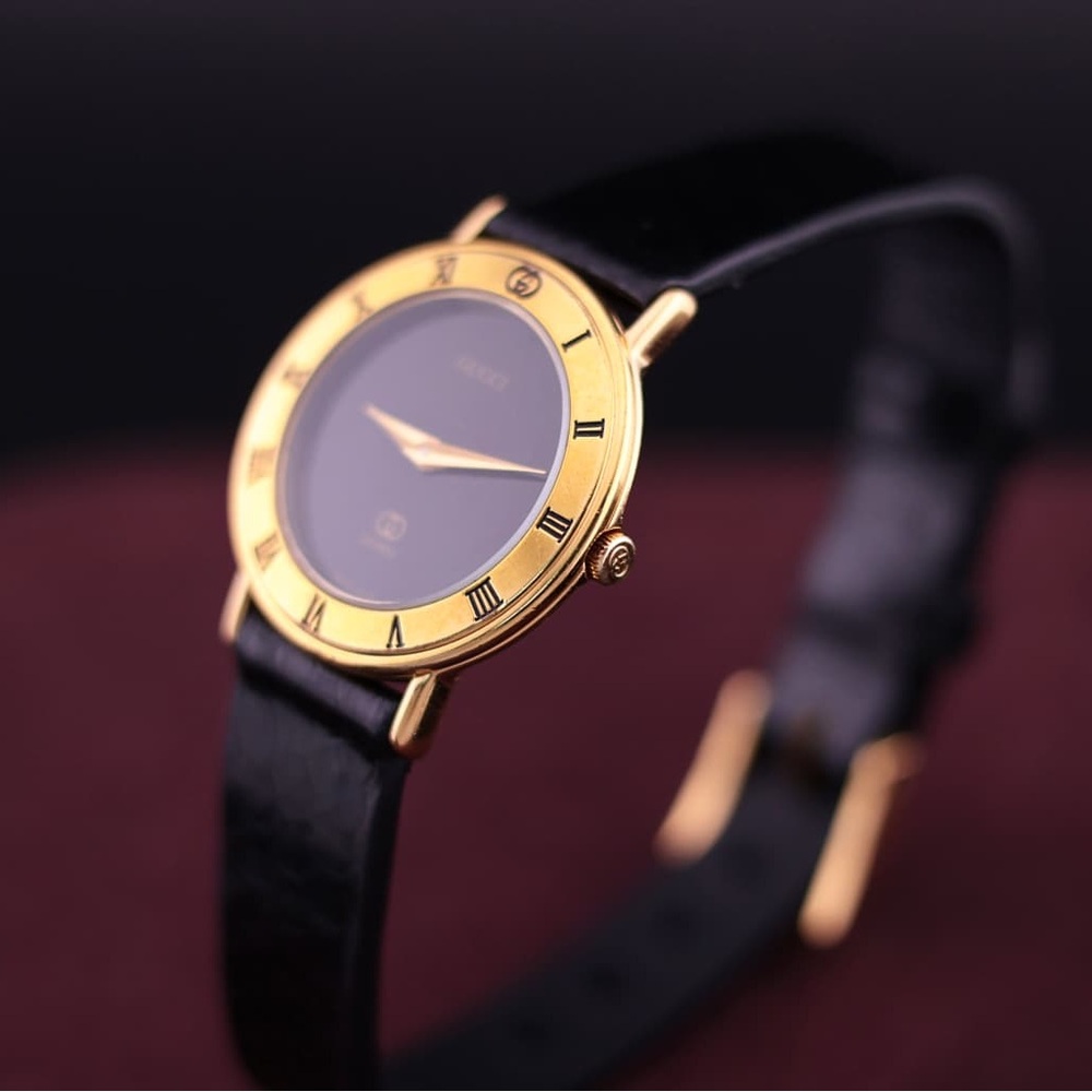 1990s  Gucci Women’s Watch
Ref. No. 3001L
18k Gold-Plated Case, Swiss Made - Picture 3 of 10
